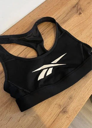 Brassière de sport Reebok, marque: Reebok, état: Très bon état, taille: S, 4,00 €, 4,90 € Protection acheteurs incluse
