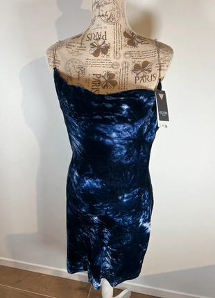 Abito blu elegante Guess donna, brand: GUESS, condizioni: Nuovo con cartellino, taglia: M / IT 42 / EU 38, €44.00, €46.90 include la Protezione acquisti Pro