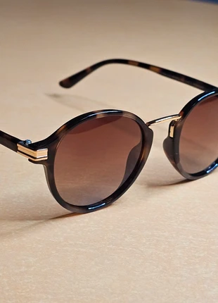 Lunettes femme polarisées – Écaille marron – Détails dorés – Idée cadeau de Noël – Très bon état, brand: Inconnu, condizioni: Ottime, €17.00, €18.55 include la Protezione acquisti Pro