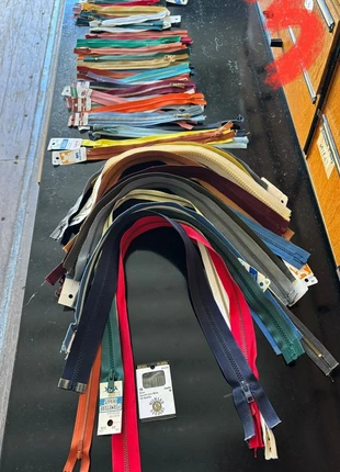 Lot 50, fermetures éclair de 15 à 60 cm françaises, marque: Prestil YKK, état: Très bon état, 19,00 €, 20,65 € Protection acheteurs incluse