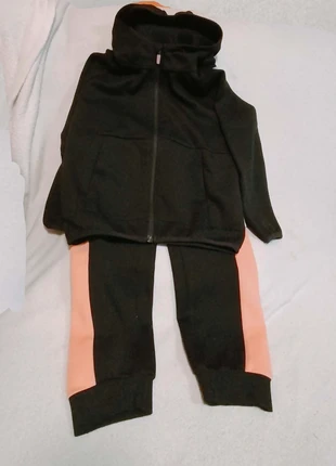 Conjunto infantil negro con blanco y naranja, marca: TEX, estado: Muy bueno, tamaño: 7 años / 122 cm, 9,00 €, 9,45 € Protección al comprador incluida