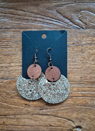 Oorbellen houtlook & glitter, staat: Heel goed, € 1,25, € 2,01 inclusief Kopersbescherming