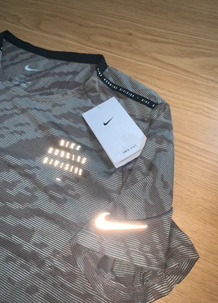 T-shirt nike division rare, marke: Nike, zustand: Neu, mit Etikett, größe: S, 37,00 €, 39,55 € inklusive Vinted-Käuferschutz