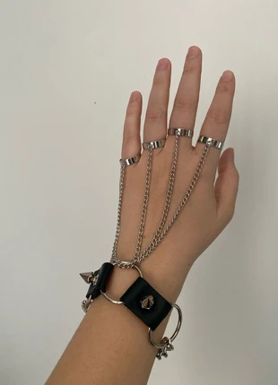 Bracelet-bague en simili cuir noir, brand: Cryptica, condizioni: Ottime, €8.50, €9.63 include la Protezione acquisti Pro