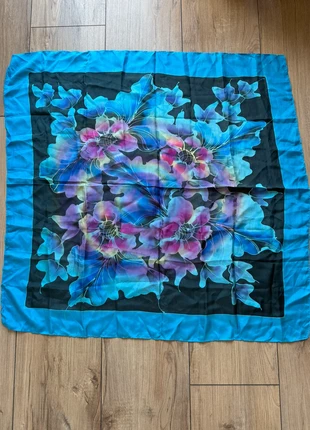 Zijden sjaaltje, merk: onbekend, staat: Heel goed, € 10,00, € 11,20 inclusief Kopersbescherming