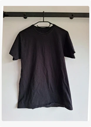 R0318. T-shirt noir basique Hanes taille S, état: Très bon état, taille: S, 3,00 €, 3,85 € Protection acheteurs (Pro) incluse