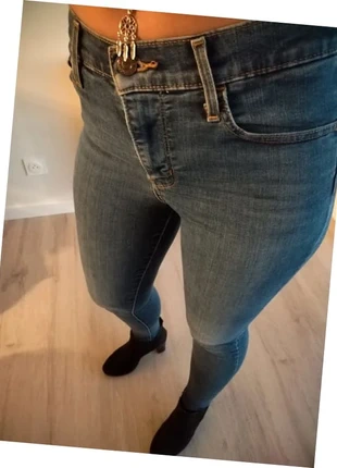 Jean taille haute 721 high rise skinny levi’s premium 4326, marke: Levi's, zustand: Sehr gut, größe: S / 36 / 8, 34,90 €, 37,35 € beinhaltet Vinted-Käuferschutz Pro