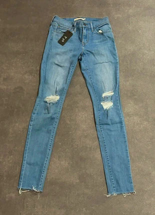 Jean levi’s skinny bleu femme W27 FR36, brand: Levi's, condizioni: Ottime, taglia: S / IT 40 / EU 36, €18.00, €19.60 include la Protezione acquisti