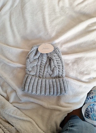 Bonnet gris en tricot tallyweijl, marca: Tally Weijl, estado: Novo com etiquetas, tamanho: Tamanho único, €5.00, €5.95 inclui Proteção do Comprador