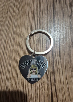 Porte clé Taylor Swift, marque: Taylor Swift, état: Très bon état, 3,00 €, 3,85 € Protection acheteurs incluse