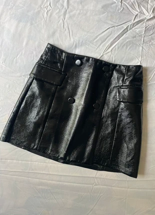 Gonna mini effetto pelle lucida, marque: Bershka, état: Très bon état, taille: M / 38 / 10, 4,00 €, 4,90 € Protection acheteurs incluse