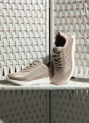 Zapatillas beige Mohito monograma-Talla 38/Mohito beige monogram sneakers-Size 38, marque: Mohito, état: Très bon état, taille: 38, 24,00 €, 25,90 € Protection acheteurs incluse