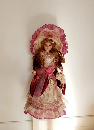 Jolie poupée porcelaine ancienne élégance raffiné 😊, état: Très bon état, taille: Taille unique, 15,00 €, 16,45 € Protection acheteurs (Pro) incluse