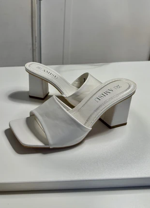 Mules blanches à talons carrés, petit talon , talon, mules , sabot ouvert , blanc ,sandale, marque: Boutique Belgique, état: Très bon état, taille: 38, 5,00 €, 5,95 € Protection acheteurs incluse