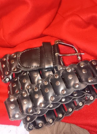 Cinturón negro con tachuelas 105cm, marque: Local, état: Très bon état, taille: 105 cm, 2,20 €, 3,01 € Protection acheteurs incluse