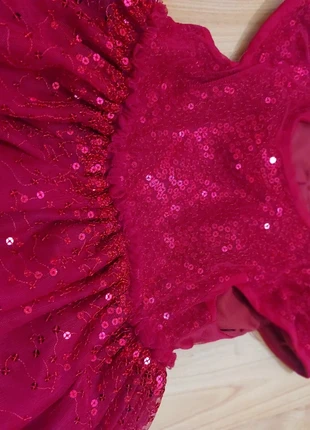 Robes à paillette rouge, merk: Primark, staat: Goed, maat: 5 jaar / 110 cm, € 1,50, € 2,28 inclusief Kopersbescherming