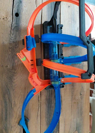 Hotwheels Looping, merk: Hot Wheels, staat: Heel goed, maat: 5 jaar / 110 cm, € 12,50, € 13,83 inclusief Kopersbescherming