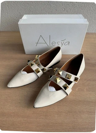 Ballerines femme Alesya blanches taille 39 – Neuves, jamais portées, marca: Alesya, estado: Novo sem etiquetas, tamanho: 39, €12.00, €13.30 inclui Proteção do Comprador