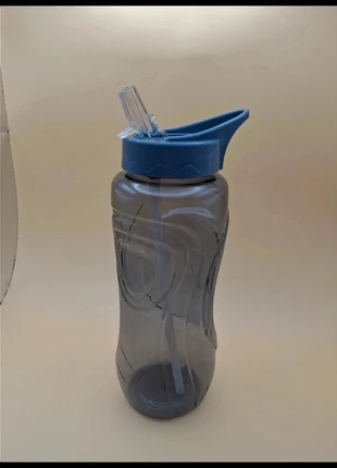 Gourde en plastique avec paille 80cl / 80cl plastic bottle with straw, marque: sans marque, état: Neuf sans étiquette, 1,50 €, 2,28 € Protection acheteurs incluse