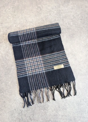 Echarpe Burberry bleu foncé en laine d'agneau, marque: Burberry, état: Très bon état, 32,00 €, 34,30 € Protection acheteurs incluse