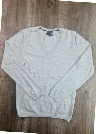 Pull col V Tommy Hilfiger gris clair logo brodé taille M Th005, marque: Tommy Hilfiger, état: Très bon état, taille: M, 8,00 €, 9,10 € Protection acheteurs incluse