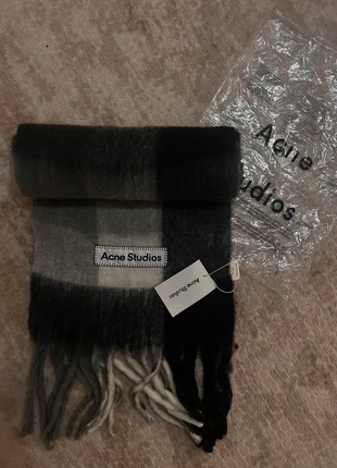 Écharpe Acne Studios authentique avec facture, marca: Acne Studios, estado: Muito bom, €105.00, €110.95 inclui Proteção do Comprador