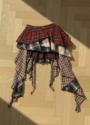 Jupe Courte Asymétrique Plissée Multi-Carreaux Y2K (Rouge Bordeau/Marron), brand: Vintage Dressing, condition: Very good, size: S / 36 / 8, €47.99, €51.09 includes Buyer Protection