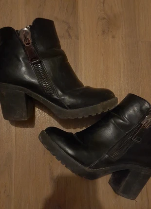 Bottines à talons - Jennyfer, marque: Jennyfer, état: Satisfaisant, taille: 39, 2,00 €, 2,80 € Protection acheteurs incluse