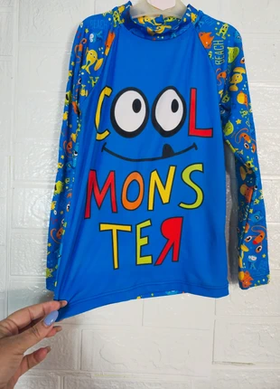 Magnifica camiseta surf de graciosos monstruos 🎈, marca: Boutique Parisienne, estado: Muito bom, €3.00, €3.85 inclui Proteção do Comprador