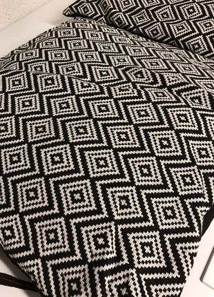 Lot de 2 coussins noir et blanc 48x48 cm, marque: loft studio, état: Très bon état, taille: 50 x 50 cm, 7,00 €, 8,05 € Protection acheteurs incluse