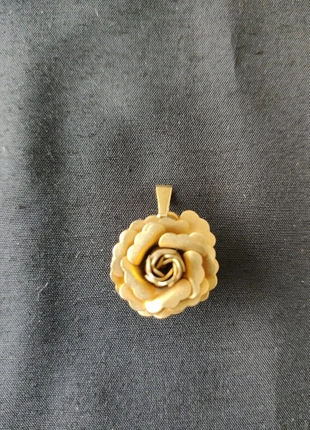 Beau pendentif Vintage fleur dorée en parfait état, marque: Vintage, état: Très bon état, 12,00 €, 13,30 € Protection acheteurs (Pro) incluse