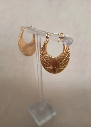 Boucles d'oreilles créoles texturées en acier inoxydable doré, marke: Trendy, zustand: Sehr gut, 4,00 €, 4,90 € beinhaltet Vinted-Käuferschutz Pro