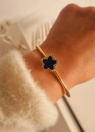 Bracelet jonc doré avec trèfle noir et strass, zustand: Sehr gut, 9,50 €, 10,68 € beinhaltet Vinted-Käuferschutz Pro