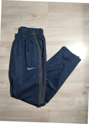 Jogging/ survêtement nike taille s, marque: Nike, état: Très bon état, taille: S, 10,00 €, 11,20 € Protection acheteurs incluse