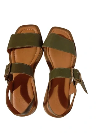 Local dark-green Sandals, marque: Local, état: Très bon état, taille: 38, 4,00 €, 4,90 € Protection acheteurs (Pro) incluse