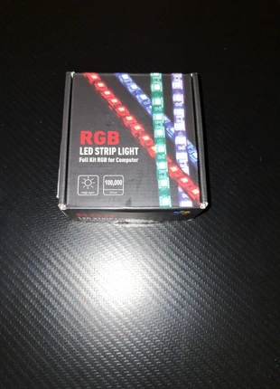 Box LED RGB per PC – 2 Strisce da 30 cm, zustand: Neu, mit Etikett, 9,99 €, 11,19 € inklusive Vinted-Käuferschutz