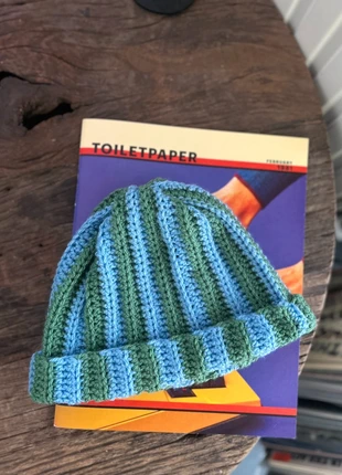 Striped Beanie, marque: Hooks & Loops Studio, état: Neuf sans étiquette, taille: Taille unique, 15,00 €, 16,45 € Protection acheteurs incluse