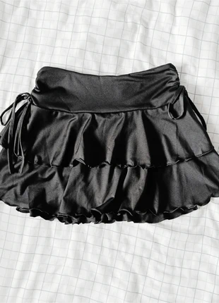 Short frilly goth skirt (s), merk: Alternative, staat: Heel goed, maat: S / 36 / 8, € 14,99, € 16,44 inclusief Kopersbescherming Pro