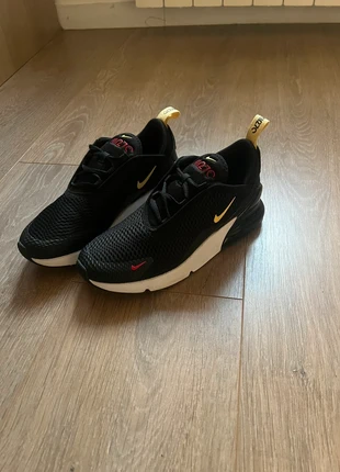 Nike Air Max 270 mixte taille 35, marke: Nike Air, zustand: Sehr gut, größe: 35, 60,00 €, 63,70 € inklusive Vinted-Käuferschutz