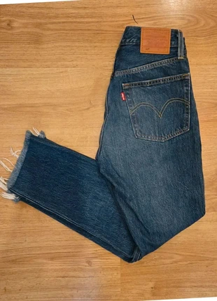 Jean Levi’s 501 Premium Vintage Coupe droite Bleu Marine Femme bleu W24L26 / FR34, marque: Levi Strauss & Co., état: Très bon état, taille: XS / 34 / 6, 20,00 €, 21,70 € Protection acheteurs incluse