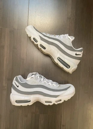 Nike Air Max 95 Gris/noir Taille 43, marque: Nike, état: Bon état, taille: 43, 33,90 €, 36,30 € Protection acheteurs incluse