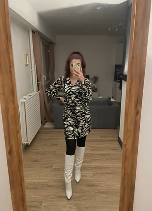 Robe h&m, merk: H&M, staat: Heel goed, maat: XS / 34 / 6, € 8,00, € 9,10 inclusief Kopersbescherming