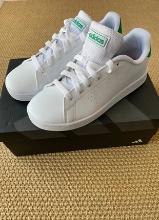 Baskets Adidas Originals – Blanches et Vertes – Taille 35 – Comme neuves, brand: adidas, condition: Very good, size: 35, €30.00, €32.20 includes Buyer Protection Pro