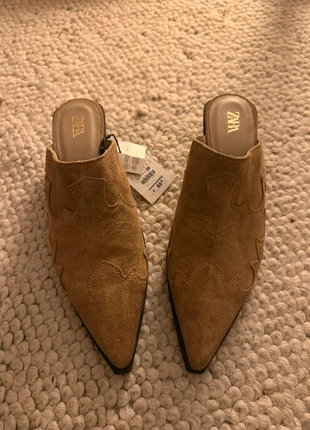 ZARA Western Mules in Wildleder-Optik – Camel, marke: Zara, zustand: Neu, mit Etikett, größe: 41, 30,00 €, 32,20 € inklusive Vinted-Käuferschutz