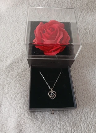 Collier en coeur avec une rose rouge dans une boîte best wishes, marca: Best Wishes, estado: Muy bueno, 5,00 €, 5,95 € Protección al comprador incluida