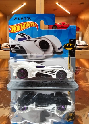 Batmobile Hotweels, marke: Hot Wheels, zustand: Neu, mit Etikett, größe: Einheitsgröße, 10,00 €, 11,20 € inklusive Vinted-Käuferschutz