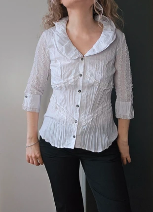 White vintage crinkle shirt with lace sleeves, marke: Vintage Dressing, zustand: Sehr gut, größe: M / 38 / 10, 7,50 €, 8,58 € inklusive Vinted-Käuferschutz