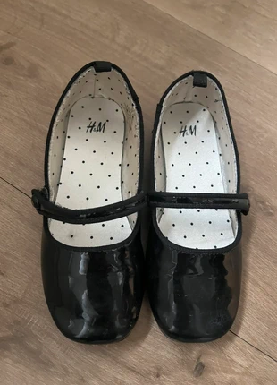 Lakschoenen h&m maat 27 ballerina’s, merk: H&M, staat: Heel goed, maat: 27, € 5,00, € 5,95 inclusief Kopersbescherming