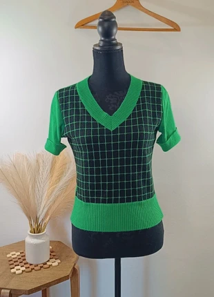 Pull carreaux vert noir col v neck style tendance y2k vintage 🌸, marque: Vintage Dressing, état: Très bon état, taille: S / 36 / 8, 15,90 €, 17,40 € Protection acheteurs (Pro) incluse