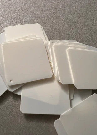 15 gr paillettes quadrati, brand: Bianco, condizioni: Ottime, €3.00, €3.85 include la Protezione acquisti